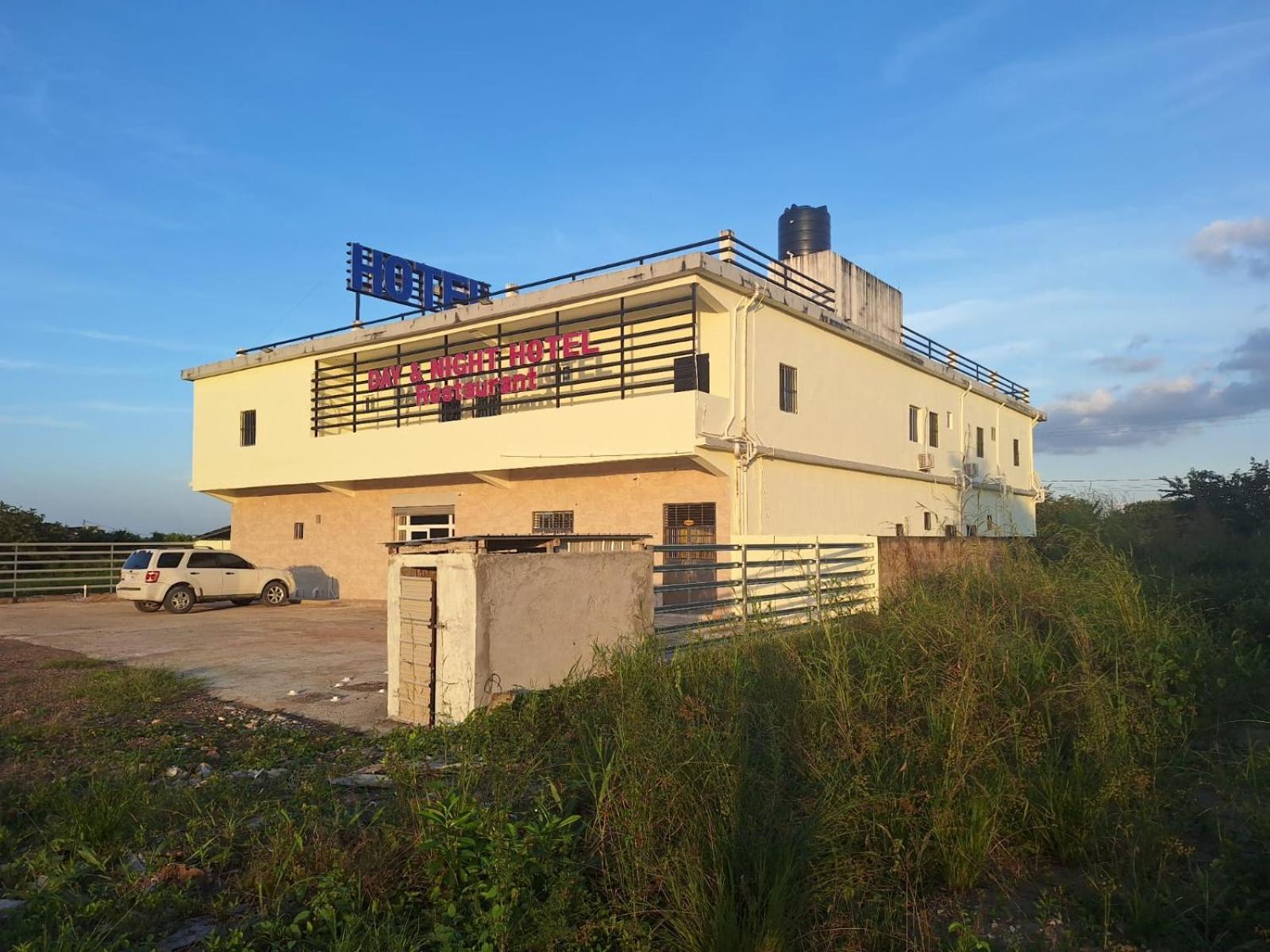 Day And Night Hotel Belmopan Dış mekan fotoğraf