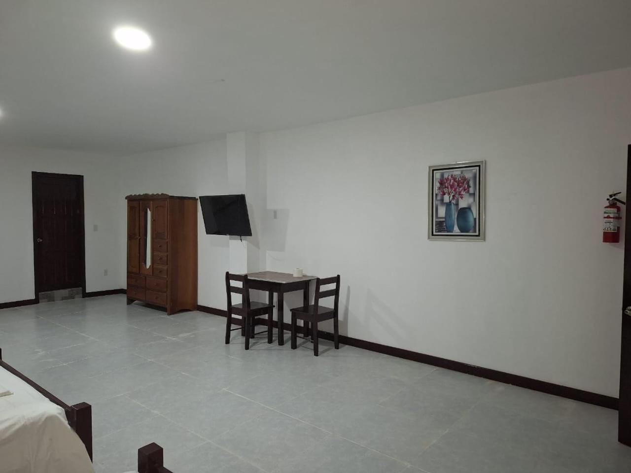 Day And Night Hotel Belmopan Dış mekan fotoğraf